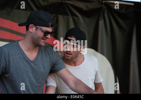 Andrew Taggart (L) e Alex Pall del Chainsmokers eseguire nel supporto di 107.9's EndFest Foto Stock