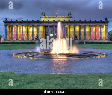 Il neoclassico Altes Museum di Berlino e il Lustgarten (Pleasure Gardens). Foto Stock