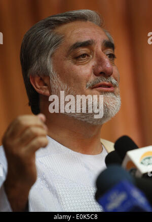 A Kabul, Afghanistan. 15 Maggio, 2014. Afghan candidato presidenziale il dottor Abdullah Abdullah parla durante una conferenza stampa tenutasi a Kabul, Afghanistan il 15 maggio 2014. Leader afghani runner presidenziale il dottor Abdullah Abdullah giovedì ha detto che ha accettato il risultato finale ed era pronto a correre nel ballottaggio impostato per il 14 giugno. Credito: Ahmad Massoud/Xinhua/Alamy Live News Foto Stock