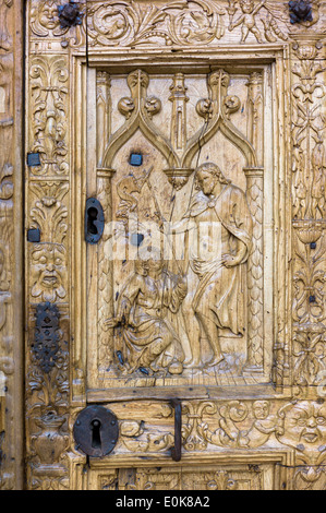 Dettaglio della porta della cattedrale de Santa Maria de Leon a Leon, Castilla y Leon, Spagna Foto Stock