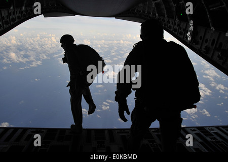 BASE COMUNE DI PEARL HARBOR-HICKAM, Hawaii - Marines dal 4 Force Recon Company, Marine Corps base Hawaii Kaneohe Bay fase off th Foto Stock