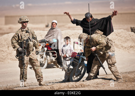 Provincia PAKTIKA, Afghanistan -- STATI UNITI I soldati dell esercito dal primo plotone, società A, 1° Battaglione, seconda della brigata di fanteria, Task Forc Foto Stock