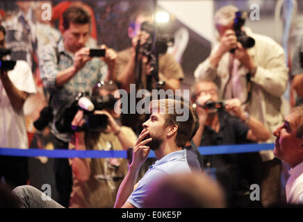 Barcellona, Spagna. 15 Maggio, 2014. Barcellona - 15 maggio- Spagna: Gerard Pique in Carles Puyol addio ceremonyl, tenutasi in Auditorium 1899 del FCB, il 15 maggio 2014. Foto: Joan Valls/Urbanandsport/Nurphoto. Credito: Joan Valls/NurPhoto/ZUMAPRESS.com/Alamy Live News Foto Stock