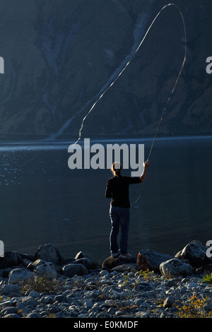 La pesca con la mosca, il lago di Ohau, Mackenzie paese, Canterbury sud, Isola del Sud, Nuova Zelanda Foto Stock