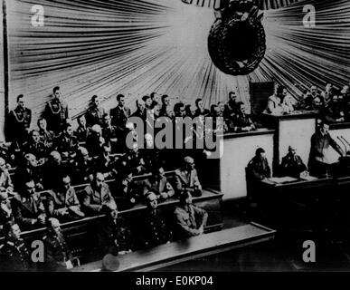 Adolf Hitler durante il suo discorso alla Kroll Opera House Foto Stock