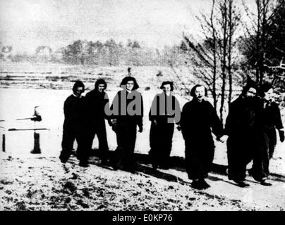 Un gruppo di le madri nubili presso una casa dove perfetto "ariano" ragazzi sono state prodotte in Germania nazista Foto Stock