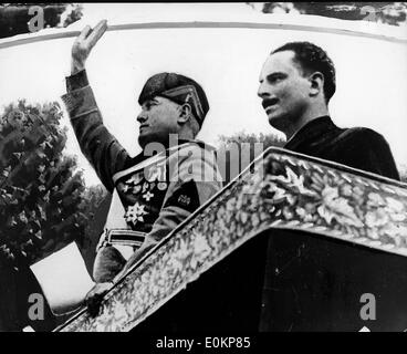 Dittatore Benito Mussolini e uomo politico Sir Oswald Mosley Foto Stock