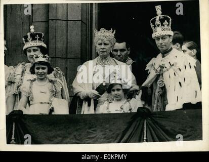 05 maggio 1937 - Il re è morto. Incoronazione dell'immagine. La foto mostra: sul balcone di Buckingham palace dopo l'incoronazione del re nel 1936. Mostra il Re e la regina; la regina Maria; la principessa Elisabetta e la principessa Margaret. Foto Stock