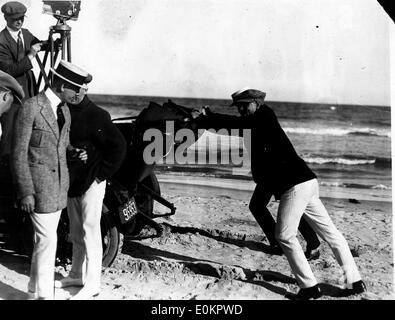 Boxer jack Dempsey introito su una spiaggia Foto Stock