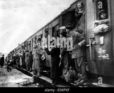 I rifugiati dal Hannover-Stocken campo di concentramento nazista in Germania Foto Stock