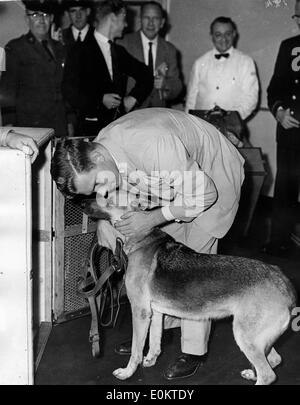 Studente cieco Jeffery Davis dovere con cane guida Foto Stock