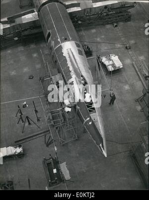 Jan 1, 1950 - Costruire il Britannia liner aria: una veduta a volo di uccello della Nuova Britannia. Questa è la coda come si vede dal cat-passeggiata enorme assembly hall a Bristol. (Data esatta sconosciuto) Foto Stock