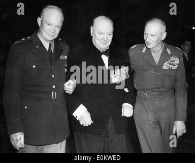 Il presidente Eisenhower e Sir Winston Churchill sale riunioni Foto Stock