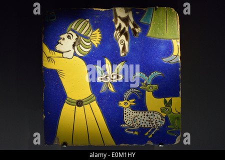 Doha. Il Qatar. Il museo di arte islamica. Piastrella vetrinata. Iran XVII C. Foto Stock