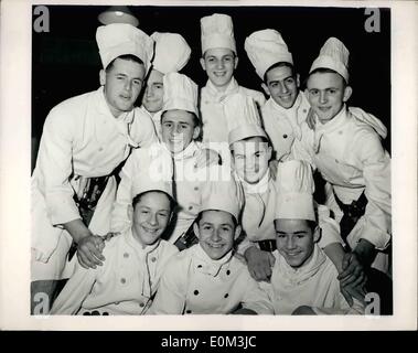 05 maggio 1953 - Westminster Technical College gli studenti a prepararsi per aiutare nella regina delle cucine: undici ragazzi da Westminster Foto Stock