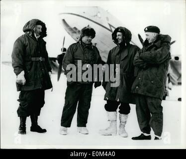 05 maggio 1953 - volare sopra il polo nord... Due Hastings aerei della Royal Air Force Flying College a Manby, Lincs., hanno Foto Stock