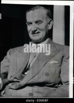 Ottobre 10, 1953 - governo britannico agisce in Guiana britannica, il governatore, Sir Alfred Savage trasmissioni. Il colonial Office ha annunciato oggi che il governo ha deciso di sospendere la costituzione della Guiana britannica. La decisione era stata adottata per impedire la sovversione comunista del governo nella colonia e pericolosa crisi. La cricca comunista al potere ha mostrato che essi sono disposti ad andare a qualsiasi lunghezza compresa la violenza, per ruotare la Guiana britannica in uno stato comunista. . Il comunicato. Il Portofolios dei Ministri parlamentari sono state rimosse, compresa quella del dr. Foto Stock