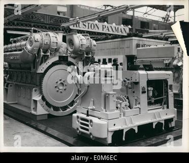 Sett. 09, 1953 - Ingegneria, Marine e la saldatura in mostra a Olmpia: Engineering, Marine e saldatura mostra aperta oggi presso l'Olympia. La foto mostra in primo piano è un 4 1/2-ton miniera Diesel locomotiva, e sullo sfondo di un YL olio motore - due delle esposizioni di Olympia. Foto Stock