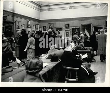 Nov. 11, 1953 - Mostra della Royal Society of Portrait pittori vista generale.: Vista generale durante la vista privata oggi della Royal Society del ritratto pittori Exhibition - presso il Regio Istituto gallerie. Foto Stock