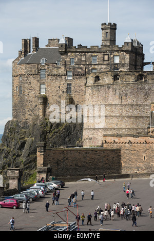 Viste di Edimburgo e lo skyline visto dalla parte superiore della Camera Obscura edificio su High Street (Royal Mile), a Edimburgo, Scozia Foto Stock