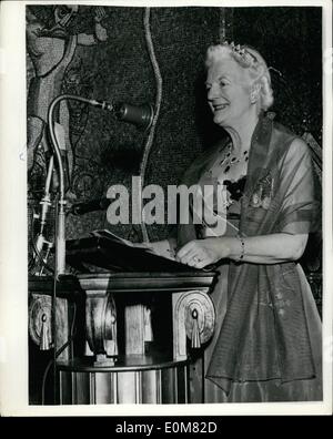 Dic. 11, 1953 - 11-12-53 Premio Nobel Presentazione di Stoccolma. Signora Churchill fa un discorso Ã¢â'¬â€oe La foto mostra: Lad Foto Stock