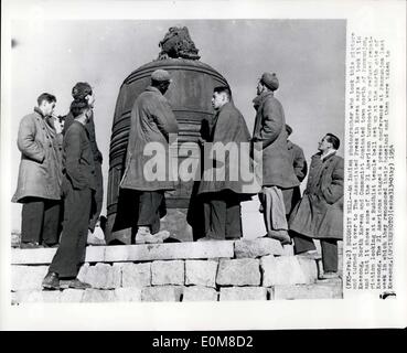 Febbraio 02, 1954 - campana buddista: un fotografo indiano ha preso questa immagine e la girò per la Associated Press in Corea Foto Stock