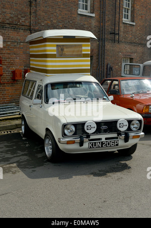 MK1 Ford Escort camper sulla base di una station wagon Chatham Dockyard classic car show Foto Stock