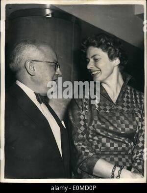 Ottobre 10, 1954 - Ingrid Bergman a varietà Club pranzo; Ingrid Bergian, chi è a Londra per star in Jack Hylton della presentazione Foto Stock