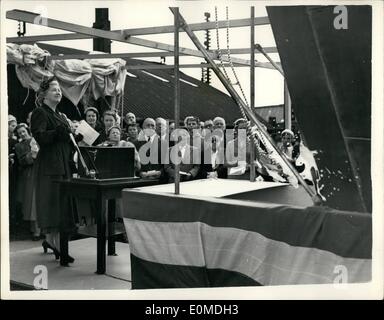 Sett. 09, 1954 - Nuovo anti-sommergibile frigate lanciato a Cowes. H.M.S. Grafton.: H.M.S. Grafton, un anti-sommergibile fregata fu lanciato da Lady Grantham,moglie di Ammiraglio Sir Gut Grantham K.C.B., C.B.E., D.S.O. chi è di prendere in consegna dall Ammiraglio Lord Mountbatten come C. in C. mediterraneo-al Samuel cantiere bianco Cowes, questo pomeriggio. Il recipiente è 310piedi lungo con un fascio di 33 piedi ed è alimentato dal sistema ad ingranaggi di turbine di design avanzato, ella è armata con tre cannoni Bofors e due a tre a botte anti-sommergibile malte lo stesso tipo di design dotato di H.M.S. Rocket Foto Stock