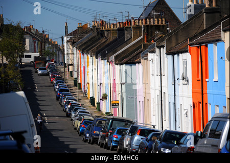 Tipico alloggio a schiera lungo Ewart Street nella zona di Hannover Di Brighton - Proprietà Regno Unito - la zona di Hannover è uno dei luoghi più trendy per vivere Foto Stock