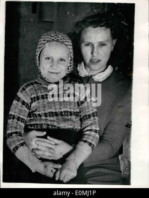 Giugno 06, 1955 - Ex-A.T.S. Ragazza detenute in Slave labour camp. Ha sfidato la tortura.: un tedesco Jaromer Chudy è stato rilasciato da un ceco Foto Stock