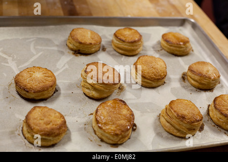 Fare pasta sfoglia Foto Stock