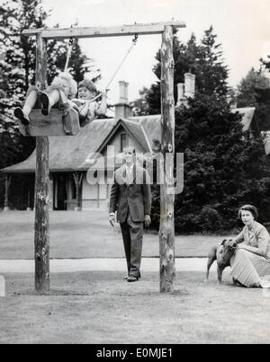 La Windsor Royal famiglia giocando in cantiere Foto Stock