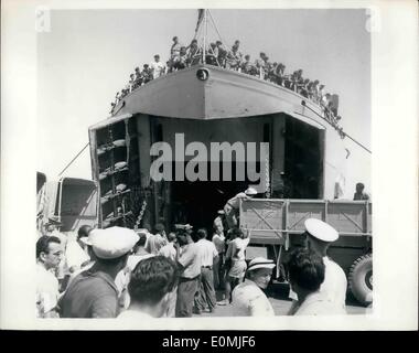 Sett. 09, 1955 - Royal Marine Commando arrivano a Cipro. Royal Marine Commandoes arrivato a Famagosta, Cipro, recentemente da Malta - e secondo la portavoce - sono ad andare "'diritto in azione in un sforzo- per risolvere difficili condizioni del paese. KEYSTONE foto mostra:-.Commandoes sbarcano da sbarco crans Foto Stock