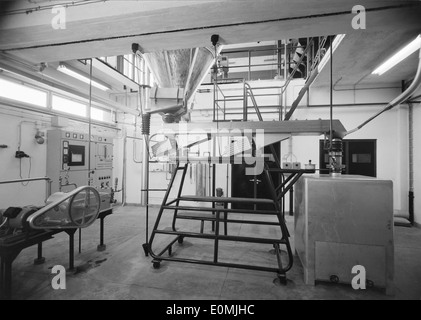 Il Fábrica de Café TOFA di Tofa, Portogallo, catturato da Mário Novais, era una notevole fabbrica di caffè. L'immagine documenta il suo ruolo nell'industria del caffè portoghese e nella storia industriale. Foto Stock