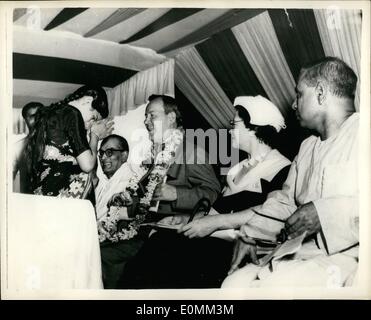 Nov. 11, 1955 - Apertura del Canada dam.: il Canada diga a Massanjore, Bikar, è stato recentemente aperto dal sig. Lester Pearson, il Foto Stock