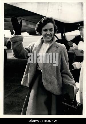Mar 03, 1956 - bambino americano Evangelista arriva.: mostra fotografica di Renee Martz, il 15 anno di età bambino americano evangelista- raffigurata sul suo arrivo all aeroporto di Londra oggi dall'4 U. S. A. Foto Stock
