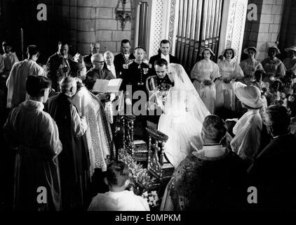 Il principe Ranieri si sposa con Grace Kelly presso la Cattedrale di Monaco Foto Stock