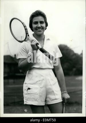 Giugno 06, 1956 - Lawn Tennis a Beckenhan Kent campionati. La foto mostra un nuovo giocatore in Inghilterra con un nome che causerà un mal di testa per arbitro a Wimbledon il suo anno 19 anni vede a Beckenham oggi. Foto Stock