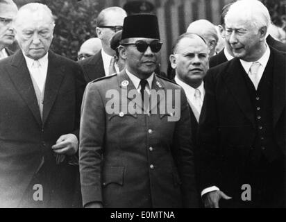 Presidente Sukarno visiti il dottor Konrad Adenauer Foto Stock