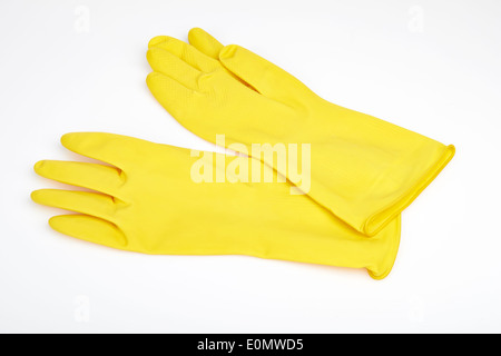Giallo guanti in gomma su sfondo bianco Foto Stock