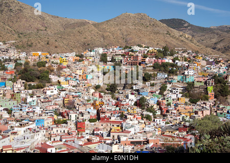 Multi case colorate vista dal monumento Pipla Guanajuato Messico Foto Stock