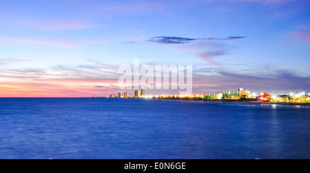 Panama city skyline al tramonto