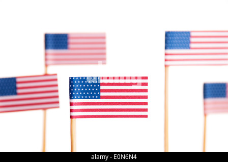 Molti American flag su uno sfondo bianco, isolato Foto Stock