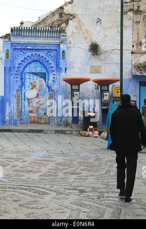 Arabo opera d'arte su una parete a Chefchaouen, Marocco Foto Stock