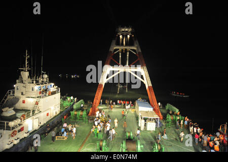 Dacca in Bangladesh. 16 Maggio, 2014. Dhaka Capsizes traghetto 29 morti centinaia i dispersi © Zakir Hossain Chowdhury/NurPhoto/ZUMAPRESS.com/Alamy Live News Foto Stock