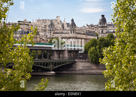 Pont de Bir Hakeim Attraversamento fiume Senna, Parigi, Francia Foto Stock