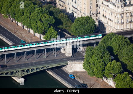 Pont de Bir Hakeim Attraversamento fiume Senna, Parigi, Francia Foto Stock