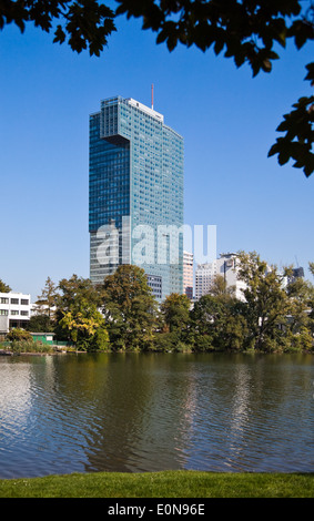 IZD Tower, Donaucity, Wien Oesterreich - IZD-Tower, Vienna, Austria Foto Stock