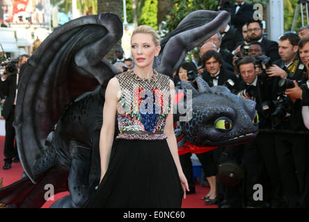 L'attrice Cate Blanchett e inefficaci, il drago, partecipare alla premiere di 'Come addestrare il vostro drago 2' durante la 67th Cannes International Film Festival presso il Palais des Festivals a Cannes, Francia, il 16 maggio 2014. Foto: Hubert Boesl Foto Stock